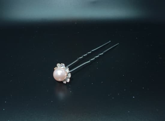 HP0091 Pink Pearl & Rhinestone Pin
